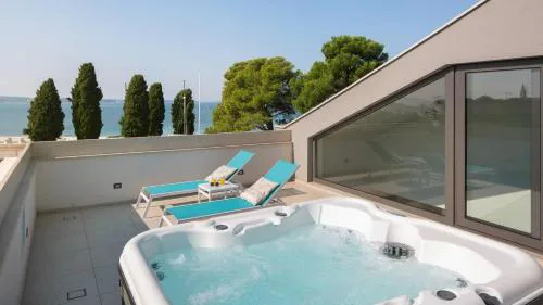 Villa Fasana - Penthouse Apartments with jacuzzi
