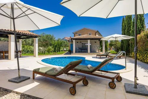 Villa Luka in Fažana with pool & playground only 600 meter from the beach
