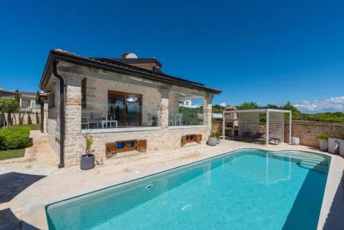 Villa Hardy with private pool and sauna
