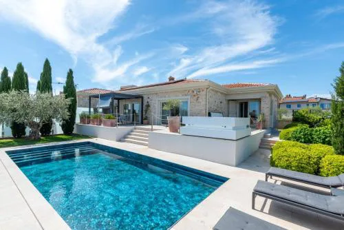 Villa Puccini with pool and sauna