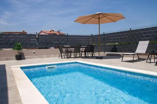 Residence Flego - private swimming pool and big outside space