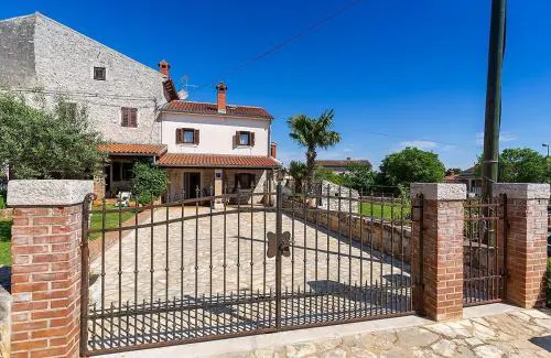 Stone house Graziella Funtana big private Garden