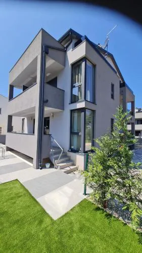 VAL21,VILLA 200 m FROM THE SEA WITH POOL AND FITNESs