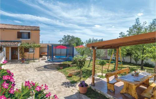 3 Bedroom Beautiful Home In Gajana