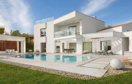 Gorgeous Home In Gajana