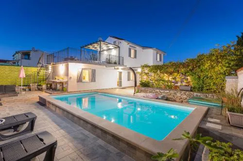 Holiday home Dioniza by Villsy- with private pool and jacuzzi