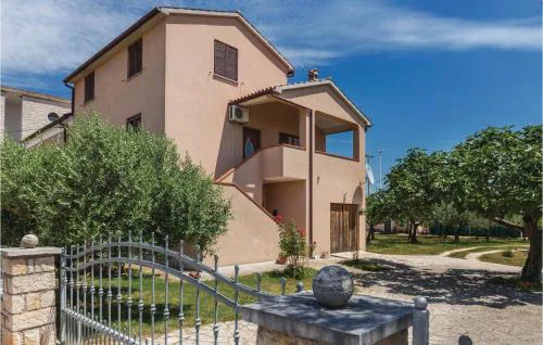 1 Bedroom Nice Apartment In Galizana