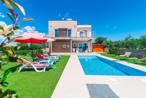 Ferienhaus mit Privatpool für 8 Personen ca 180 qm in Galižana, Istrien Istrische Riviera