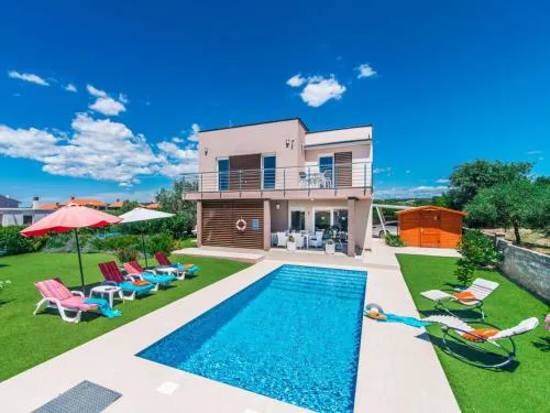 Stefanja Modern retreat