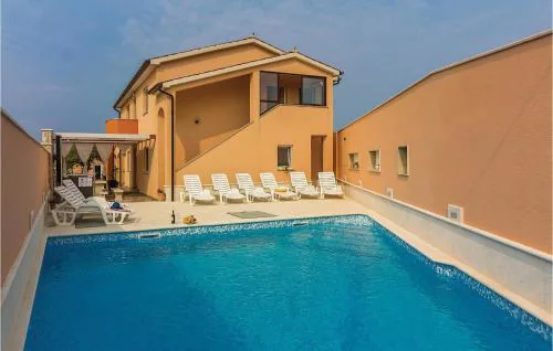 Three-Bedroom Apartment In Galizana