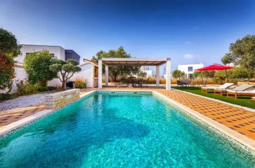Villa Sunshine - Private Heated Pool & Sport Fields