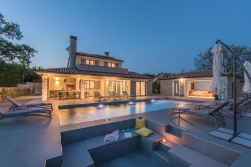 Villa Aurelia near Labin for 9 persons with heated 60 m2 pool, wellness & kids playground