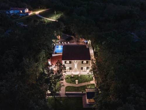 VILLA PORTUM - Serenity, Nature, Heated Pool, FAMILY ONLY
