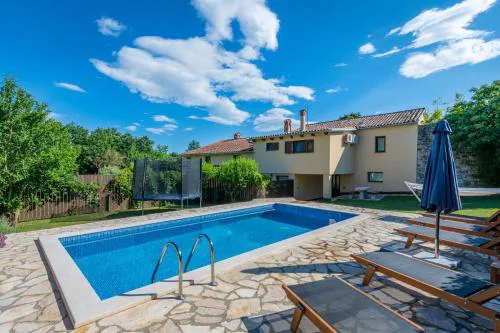 Villa Ladonja, a charming and cozy villa in a rustic setting