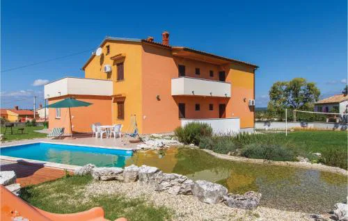 6 Bedroom Amazing Home In Bratulici