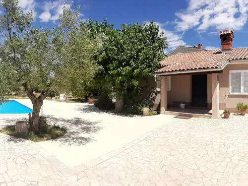 Holiday Home AQUA mit Pool by Interhome