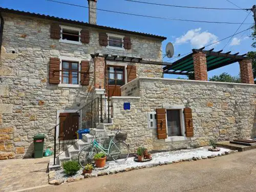 Apartment Paulina in a Stone House