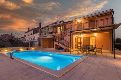 Villa Ana in Central Istria for 12 persons with private saltwater Pool