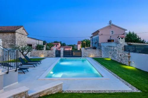 Villa Grande, Klimatisiert Und Mit Pool In Jursici