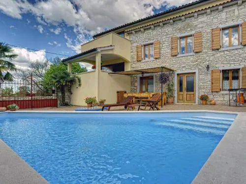 Villa in Svetvincenat with Pool & Beach
