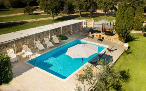 Apartments with Pool Villa Fjord