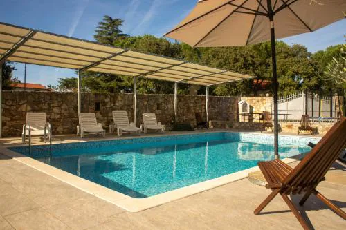 Guest House with Pool Villa Fjord
