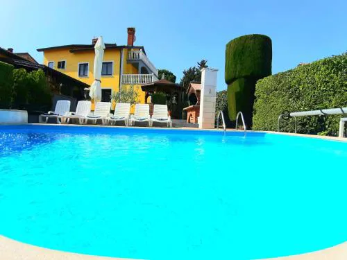 Ferienhaus Mit Beheiztem Pool
