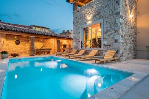 Moderne Istrische Steinvilla - 4 Sterne mit privatem, beheizbaren Pool & Meerblick