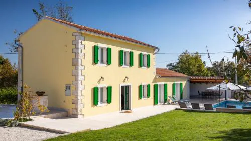 Family villa Corticum Otium with pool in Tinjan