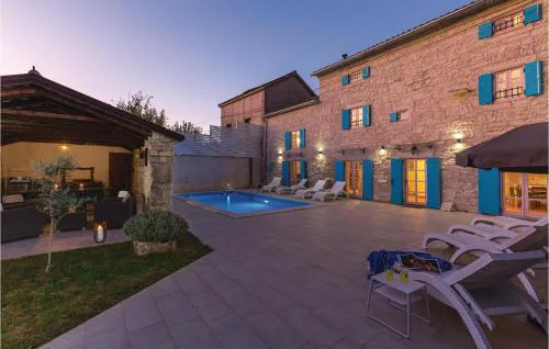 Four-Bedroom Holiday Home In Kringa