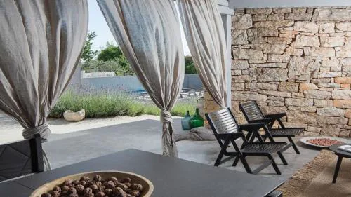 Rustic luxury villa with stunning interior in Tinjan