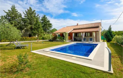 3 Bedroom Beautiful Home In Krnica