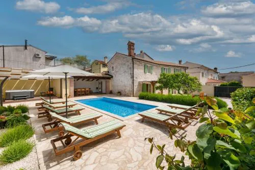 Villa Katja near Pula with whirlpool only 3 km from the beach