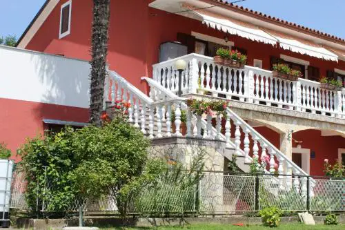 Family friendly apartments with a swimming pool Cepic, Central Istria - Sredisnja Istra - 15878