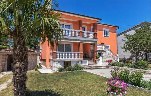 2 Bedroom Lovely Apartment In Labin