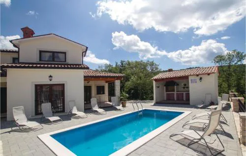 4 Bedroom Awesome Home In Labin
