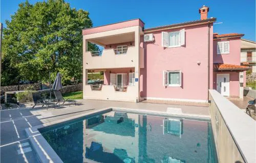 4 Bedroom Cozy Home In Labin