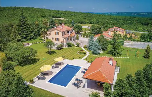 5 Bedroom Beautiful Home In Labin