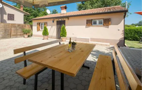Amazing Home In Labin With Wifi