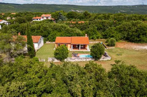 Pool House In Greenery - Happy Rentals