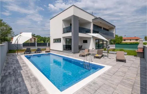 Stunning Home In Labin With Wifi