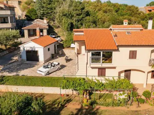 Stylish Two Bedroom Apartment in Labin