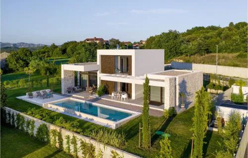 Villa Adoral