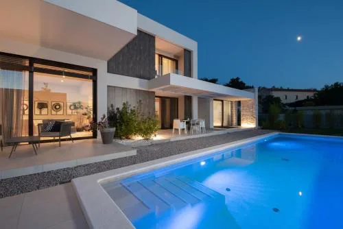 Villa Adoral