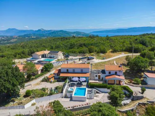 Villa LULU with heated pool, sauna & hot tub