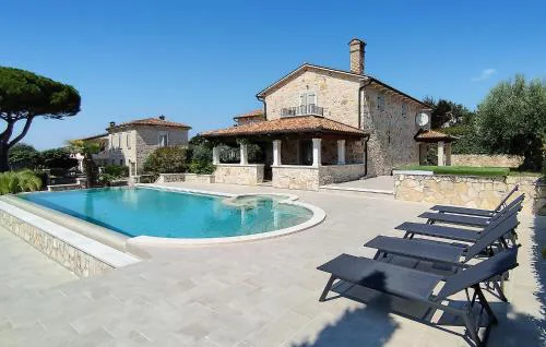 2 Bedroom Beautiful Home In Labinci