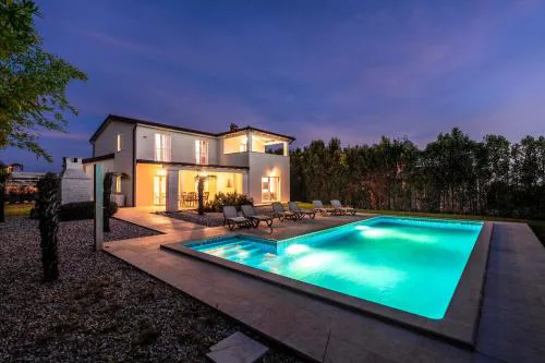 Villa Cvita Domenica near Poreč for 8 people with 40 m2 private pool - pet friendly