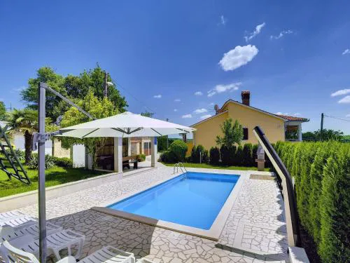 Villa in Bak i with Pool and Playground