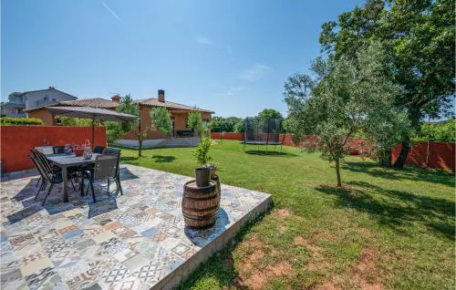 3 Bedroom Awesome Home In Liznjan
