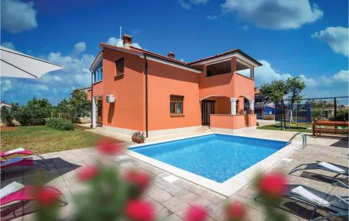 3 Bedroom Stunning Apartment In Liznjan